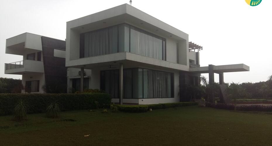 5-BR farmhouse in New Delhi, New Delhi 1